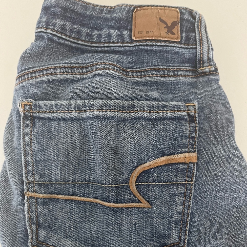 American Eagle size 4 Skinny super stretch jeans